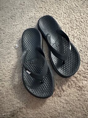 GS Girls Nike Flip Flops